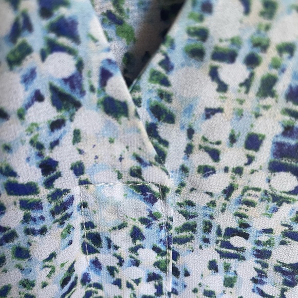 Lightweight layering blouse - Picture 7 of 10